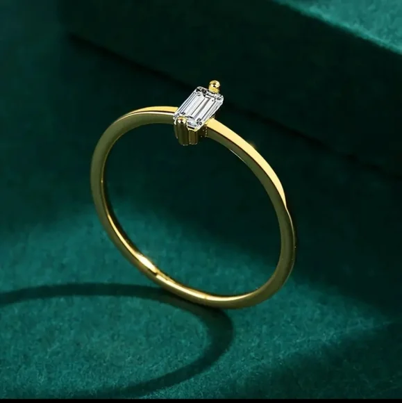 Gorgeous and Elegant 925 Sterling Silver Ring for Her. - Picture 3 of 6